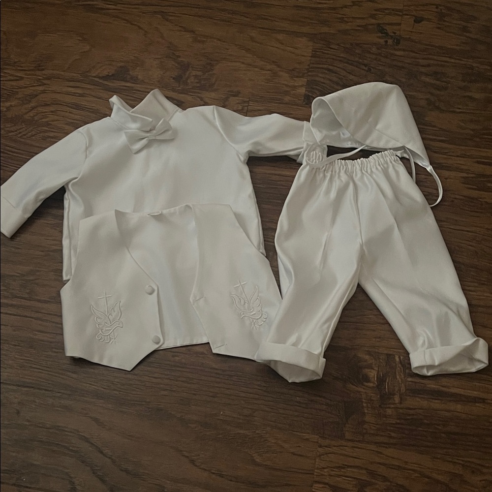 Elegant White Baby Outfit Set, total of 5 pieces size approximately 3-6 months.